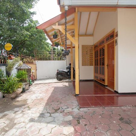 Hotel Spot On 3218 Bee Palm Family Syariah Malang Exterior foto
