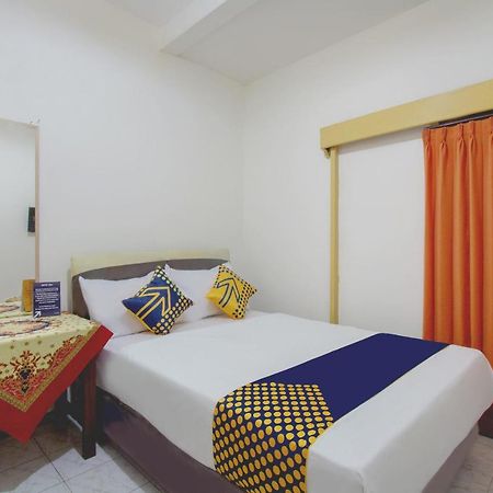 Hotel Spot On 3218 Bee Palm Family Syariah Malang Exterior foto