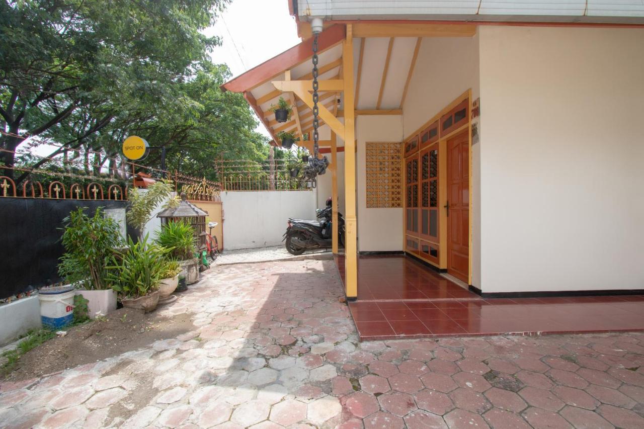 Hotel Spot On 3218 Bee Palm Family Syariah Malang Exterior foto