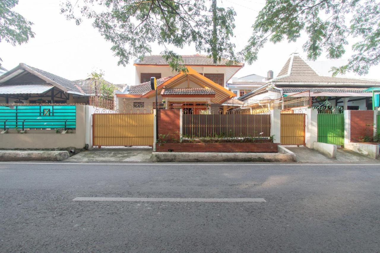 Hotel Spot On 3218 Bee Palm Family Syariah Malang Exterior foto