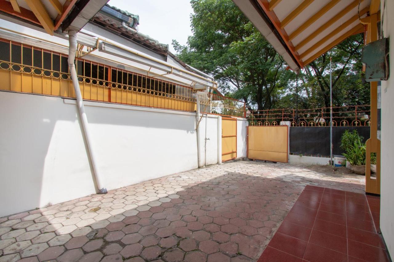 Hotel Spot On 3218 Bee Palm Family Syariah Malang Exterior foto