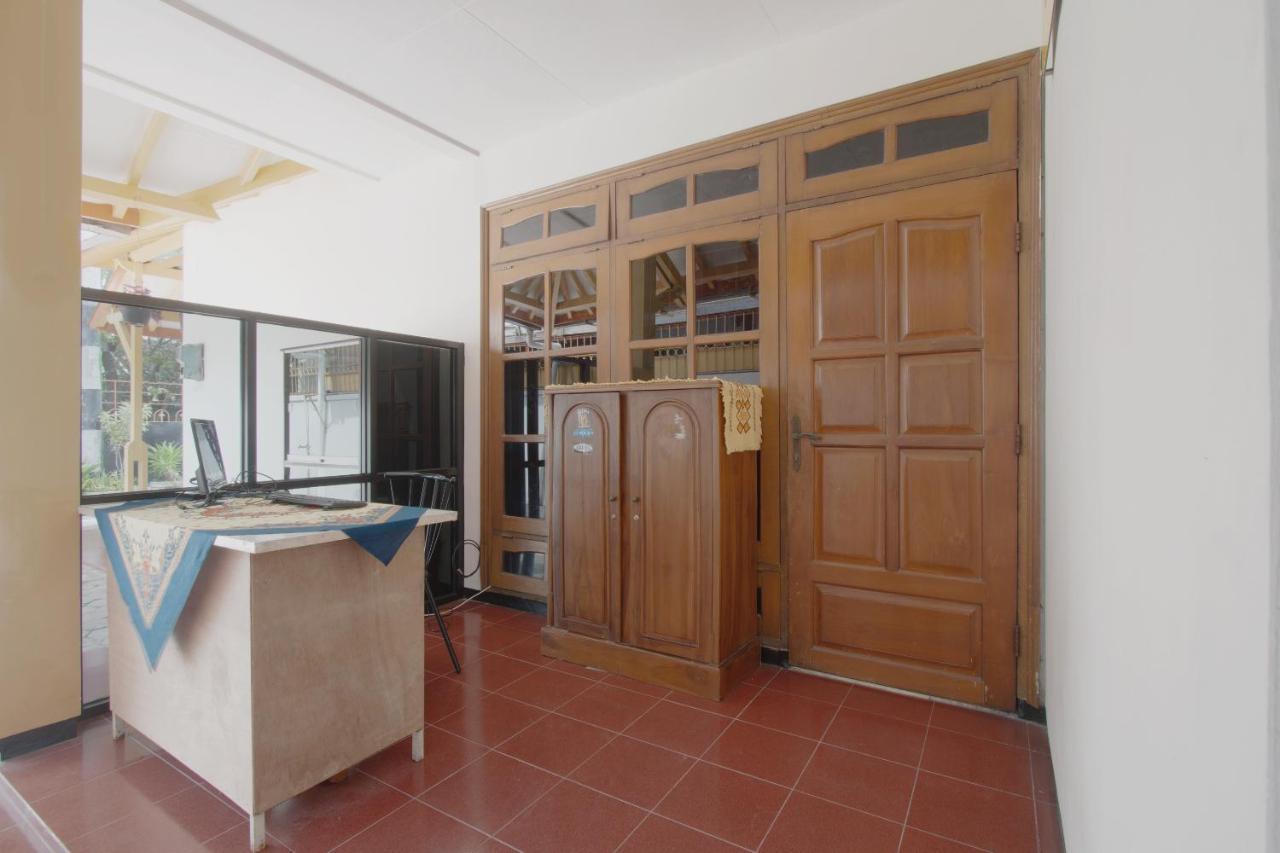 Hotel Spot On 3218 Bee Palm Family Syariah Malang Exterior foto