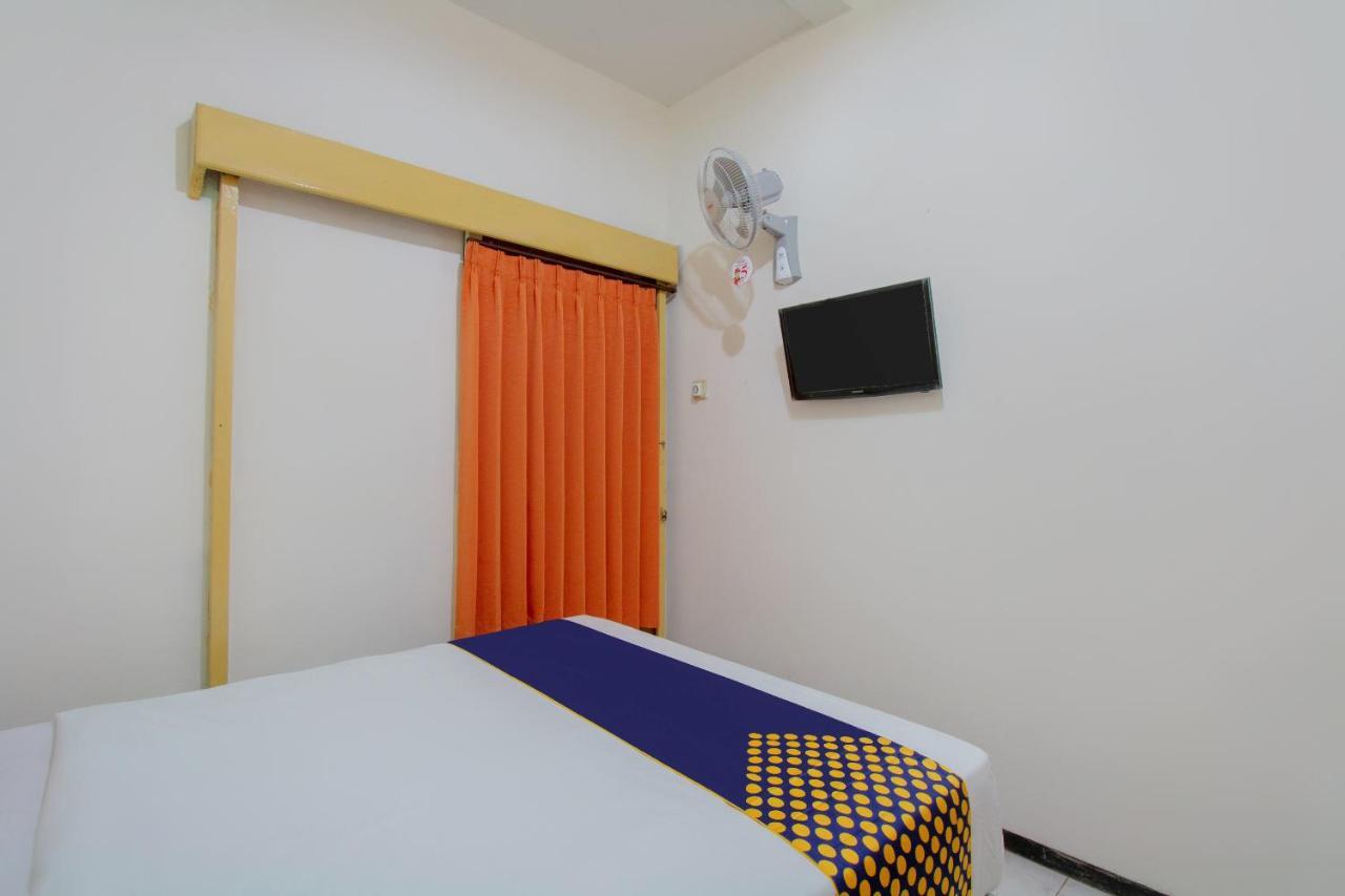 Hotel Spot On 3218 Bee Palm Family Syariah Malang Exterior foto