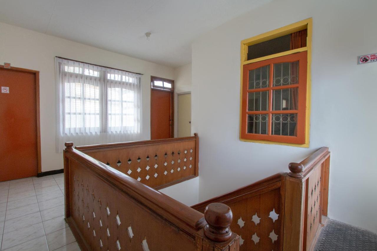 Hotel Spot On 3218 Bee Palm Family Syariah Malang Exterior foto